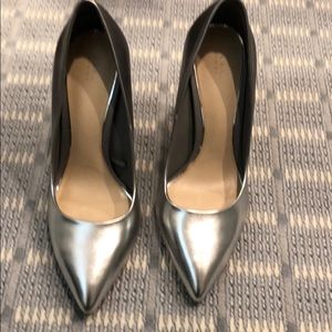Zara pump size 7- silver and dark grey ombré